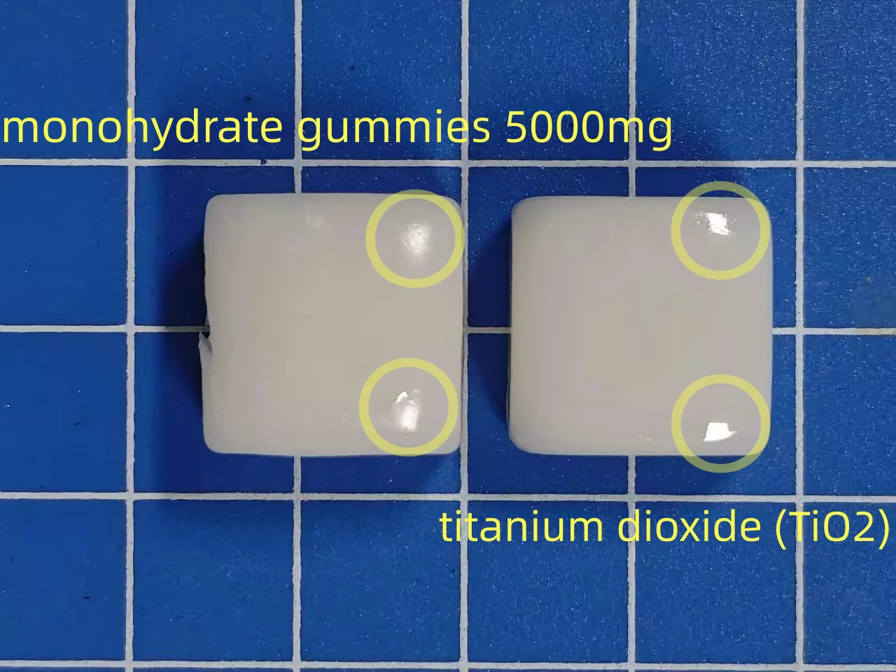 Annotated comparison of creatine monohydrate and titanium dioxide gummy samples on a blue grid, with circles highlighting surface reflections and texture differences.