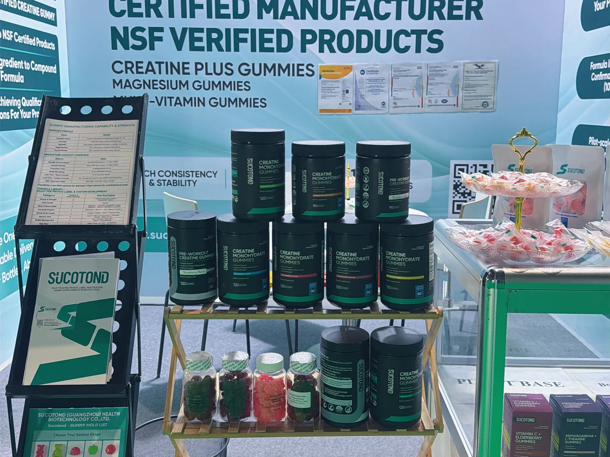 Jars of gummy samples, product tubs and information sheets on the SUCOTOND display shelves