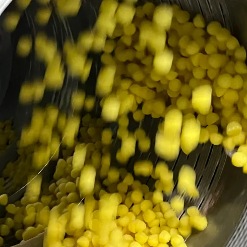 Yellow Creatine D3 K2 Gummies tumbling inside Sucotond’s self-developed centrifugal dryer to set the gummy surface and improve texture and production stability.
