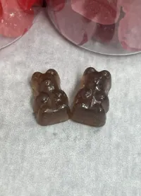 Dark gummy samples for a deep-purple elderberry gummy shelf-life stability project