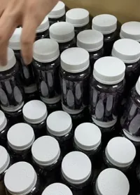 Private label bottles of magnesium glycinate gummies with L-theanine and vitamin B6 for sleep-positioned, melatonin-free gummy supplement projects.