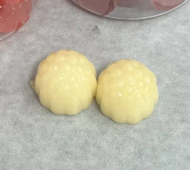 Light golden gummy samples for a pure Irish sea moss gummy formula