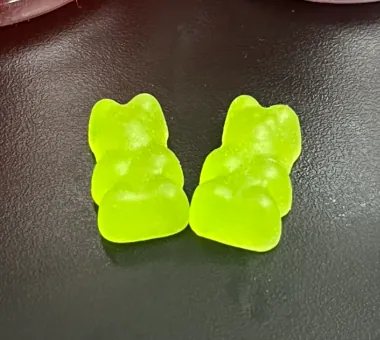 Smooth apple-green gummies for a sugar-free vegan sea moss gummy formula