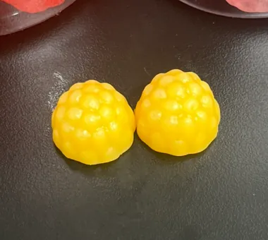 Golden-yellow curcumin gummies for a 95 percent curcuminoids turmeric extract formula