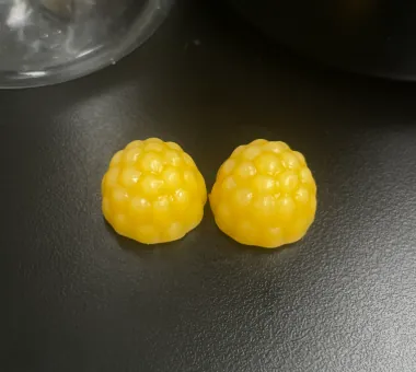 Yellow vitamin C nutritional gummies for customized daily supplement formulations